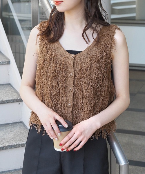 tiptop(ティップトップ)の「ループフリンジ2wayベスト(ベスト・レディース・アイボリー/チャコールグレー/ブラウン/レッド・FREE)」の15枚目の写真