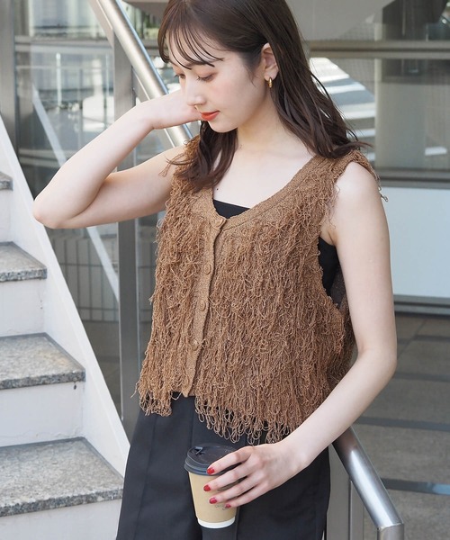 tiptop(ティップトップ)の「ループフリンジ2wayベスト(ベスト・レディース・アイボリー/チャコールグレー/ブラウン/レッド・FREE)」の19枚目の写真