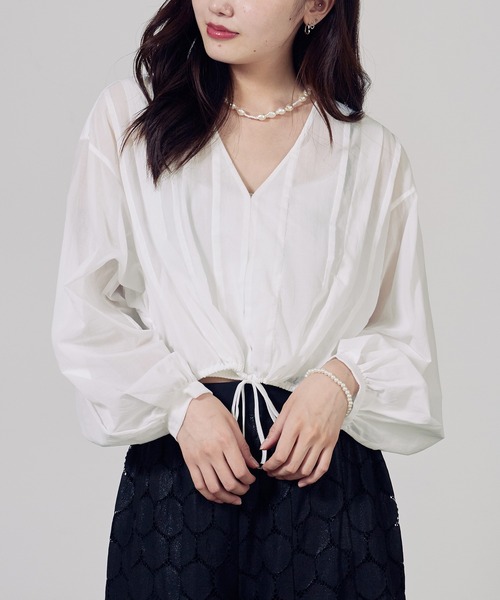 c/est(シーエ)の「c/est/シーエ JORRIE ブラウス 秋物 秋服 2026年秋冬(シャツ/ブラウス・レディース・ブラック/オフホワイト・FREE)」の4枚目の写真