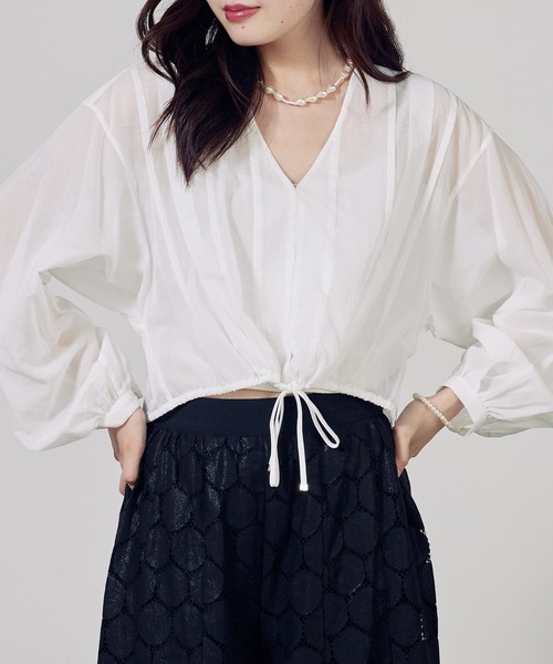 c/est(シーエ)の「c/est/シーエ JORRIE ブラウス 秋物 秋服 2026年秋冬(シャツ/ブラウス・レディース・ブラック/オフホワイト・FREE)」の5枚目の写真