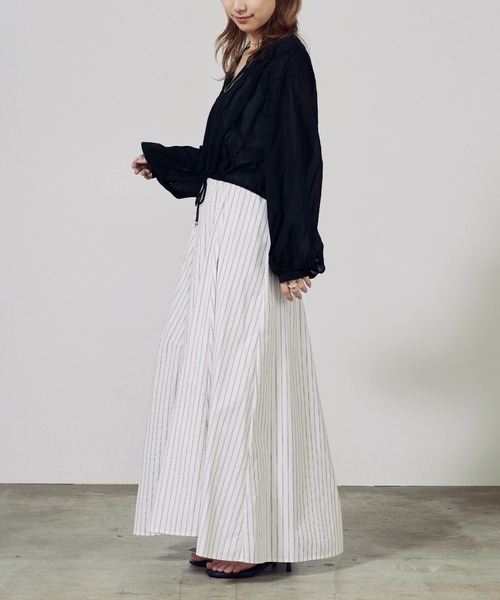 c/est(シーエ)の「c/est/シーエ JORRIE ブラウス 秋物 秋服 2026年秋冬(シャツ/ブラウス・レディース・ブラック/オフホワイト・FREE)」の14枚目の写真