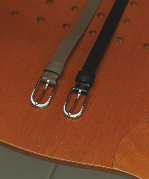 SALON adam et rope'(サロン アダム エ ロペ)の「【W S(ドゥーブル)】レザーオーバルバックルベルト(ベルト・レディース・ブラック/ベージュ系その他・FREE)」の3枚目の写真