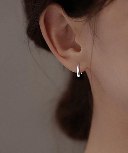 yu-ka(ユーカ)の「YU-KA:ドロップフックピアス drop hook pierce(ピアス(両耳用)・レディース・シルバー/ゴールド・FREE)」の2枚目の写真