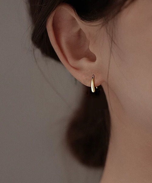 yu-ka(ユーカ)の「YU-KA:ドロップフックピアス drop hook pierce(ピアス(両耳用)・レディース・シルバー/ゴールド・FREE)」の1枚目の写真