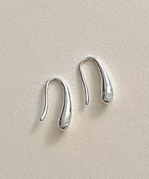 yu-ka(ユーカ)の「YU-KA:ドロップフックピアス drop hook pierce(ピアス(両耳用)・レディース・シルバー/ゴールド・FREE)」の4枚目の写真