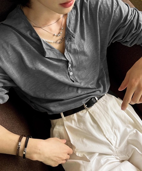 NOWLE（ノウル）の「【NOWLE】コットン スラブ リラックス ヘンリーネック Tシャツ（Tシャツ/カットソー・メンズ・アッシュブラウン/ホワイト/ダークグレー・X-LARGE/LARGE/MEDIUM）」の21枚目の写真