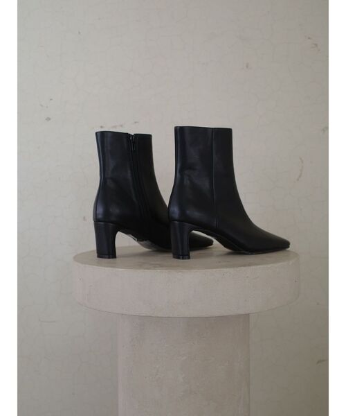 LAGUNAMOON(ラグナムーン)の「スクエアトゥショートブーツ(ブーツ・レディース・ブラック/ベージュ・S/M)」の3枚目の写真