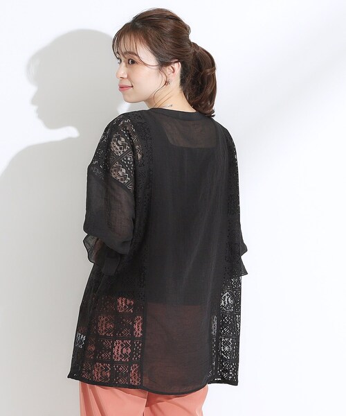 Cutie Blonde（キューティーブロンド）の「【着丈選べる】一枚でこなれ見え サイドレースブラウス（シャツ/ブラウス・レディース・オフホワイト/ブラック・00/11）」の4枚目の写真