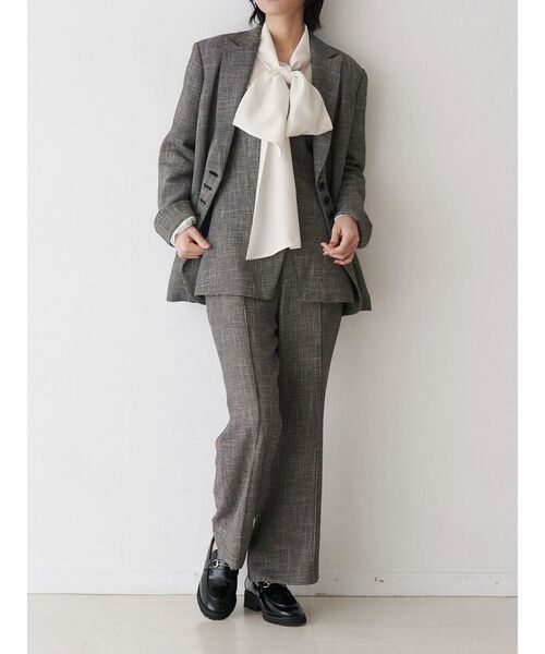 TONAL(トーナル)の「カラミシングルジャケット(テーラードジャケット・レディース・ブラック/オフホワイト/グレー・SMALL/MEDIUM)」の11枚目の写真
