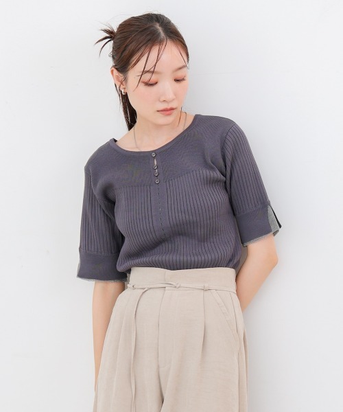 Bab(バブ)の「前後2WAYホールデザインニットトップス(Tシャツ/カットソー・レディース・アイボリー/チャコールグレー/ブラウン/レッド・FREE)」の21枚目の写真