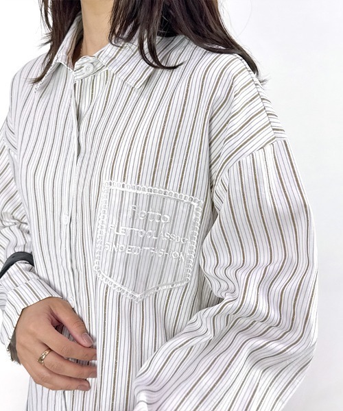 CLOTHY（クロシィ）の「【刺繍ポケットがアクセント◎1枚でサマになる旬シャツ】シアーポケットストライプシャツ（シャツ/ブラウス・レディース・アイボリー/マスタード/オフホワイト・MEDIUM）」の4枚目の写真