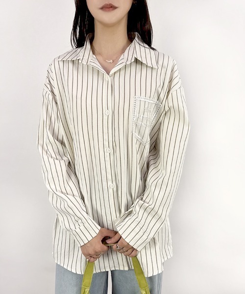 CLOTHY（クロシィ）の「【刺繍ポケットがアクセント◎1枚でサマになる旬シャツ】シアーポケットストライプシャツ（シャツ/ブラウス・レディース・アイボリー/マスタード/オフホワイト・MEDIUM）」の15枚目の写真