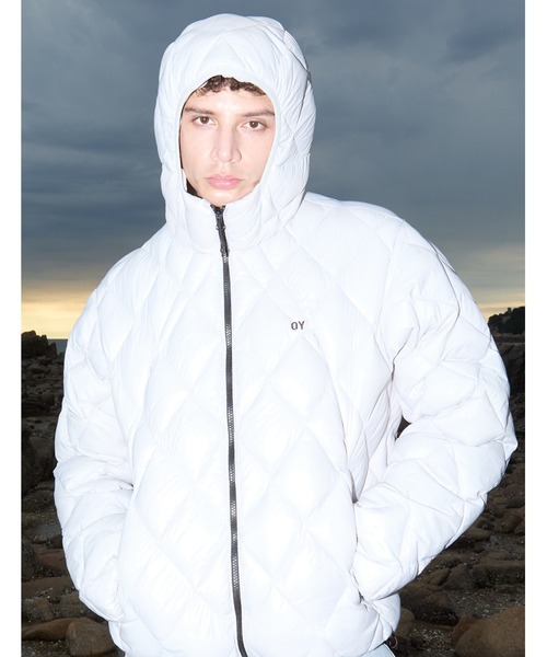 OY(オーワイ)の「『OY/オーワイ』DIAMOND QUILTED CURVED PANEL LIGHTWEIGHT PUFFER JACKET/ダイアモンドキルトカーブ パネルライトダウン(ダウンジャケット/コート・レディース・ブラック/ライトグレー・L)」の19枚目の写真