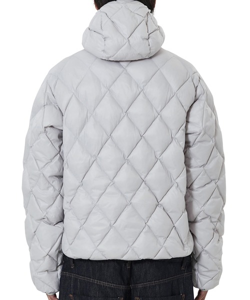 OY(オーワイ)の「『OY/オーワイ』DIAMOND QUILTED CURVED PANEL LIGHTWEIGHT PUFFER JACKET/ダイアモンドキルトカーブ パネルライトダウン(ダウンジャケット/コート・レディース・ブラック/ライトグレー・L)」の18枚目の写真