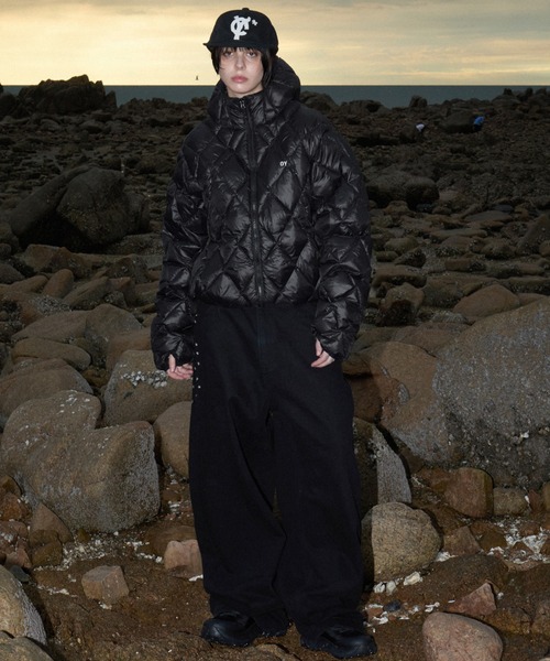 OY(オーワイ)の「『OY/オーワイ』DIAMOND QUILTED CURVED PANEL LIGHTWEIGHT PUFFER JACKET/ダイアモンドキルトカーブ パネルライトダウン(ダウンジャケット/コート・レディース・ブラック/ライトグレー・L)」の8枚目の写真