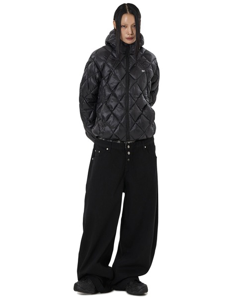 OY(オーワイ)の「『OY/オーワイ』DIAMOND QUILTED CURVED PANEL LIGHTWEIGHT PUFFER JACKET/ダイアモンドキルトカーブ パネルライトダウン(ダウンジャケット/コート・レディース・ブラック/ライトグレー・L)」の11枚目の写真
