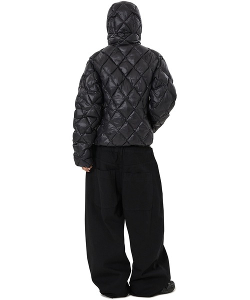 OY(オーワイ)の「『OY/オーワイ』DIAMOND QUILTED CURVED PANEL LIGHTWEIGHT PUFFER JACKET/ダイアモンドキルトカーブ パネルライトダウン(ダウンジャケット/コート・レディース・ブラック/ライトグレー・L)」の13枚目の写真