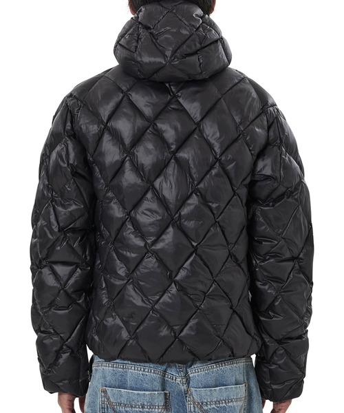 OY(オーワイ)の「『OY/オーワイ』DIAMOND QUILTED CURVED PANEL LIGHTWEIGHT PUFFER JACKET/ダイアモンドキルトカーブ パネルライトダウン(ダウンジャケット/コート・レディース・ブラック/ライトグレー・L)」の6枚目の写真