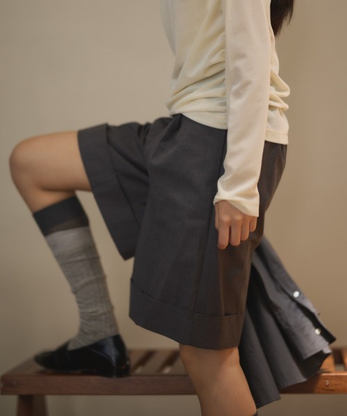 CRAFT STANDARD BOUTIQUE(クラフトスタンダードブティック)の「ロールアップハーフパンツ(その他パンツ・レディース・ベージュ/チャコールグレー・FREE)」の2枚目の写真