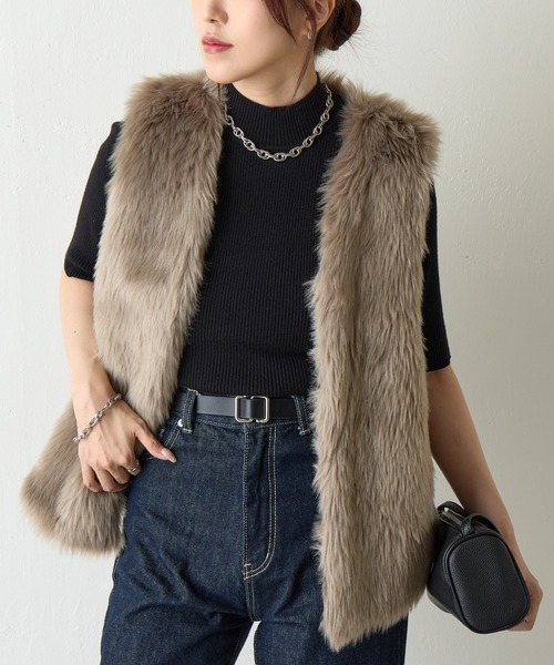 COLONY 2139（コロニートゥーワンスリーナイン）の「ロングフェイクファーベスト（ベスト・レディース・グレイッシュベージュ/チャコールグレー/モカ・FREE）」の2枚目の写真