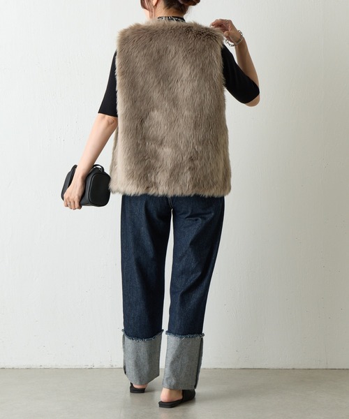 COLONY 2139（コロニートゥーワンスリーナイン）の「ロングフェイクファーベスト（ベスト・レディース・グレイッシュベージュ/チャコールグレー/モカ・FREE）」の7枚目の写真