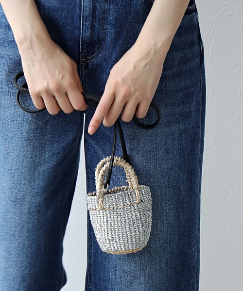The Bagmati(ザバグマティ)の「アパカ miniminiバッグ【BAGMATI/バグマティ】(ショルダーバッグ・レディース・ブラック/シルバー・フリー)」の2枚目の写真