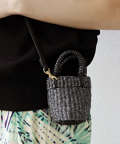 The Bagmati(ザバグマティ)の「アパカ miniminiバッグ【BAGMATI/バグマティ】(ショルダーバッグ・レディース・ブラック/シルバー・フリー)」の1枚目の写真