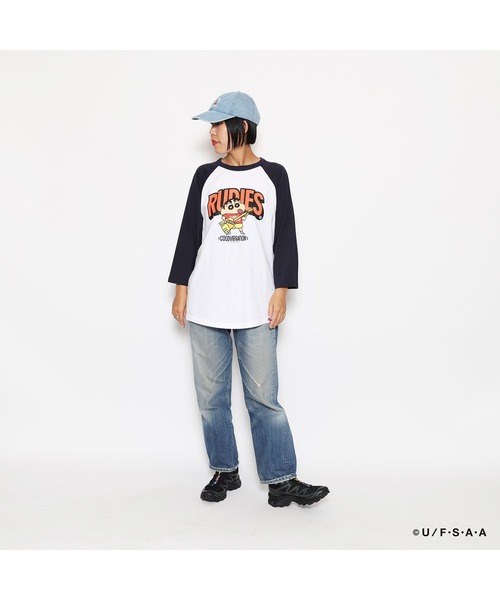 RUDIE'S(ルーディーズ)の「RUDIE'SxCRAYON SHINCHAN GUITAR RAGLANTEE/ルーディーズ×クレヨンしんちゃん ギターラグランTシャツ(Tシャツ/カットソー・メンズ・ホワイト×ネイビー/ホワイト×ブラック・XL/L/M/S)」の2枚目の写真