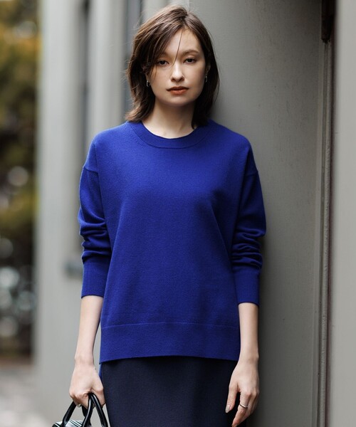 ICB(アイシービー)の「ソフトカシミヤミックス クルーネックニット(ニット/セーター・レディース・ライトイエロー系/ブルー系/ブラック系/イエロー系/レッド系・LARGE)」の3枚目の写真