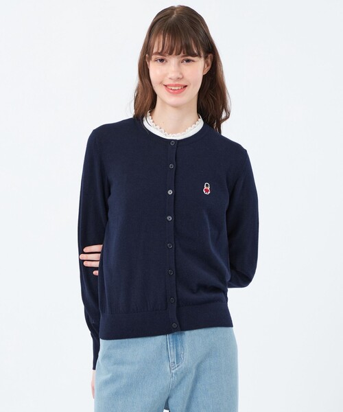 MACKINTOSH PHILOSOPHY（ﾏｯｷﾝﾄｯｼｭ ﾌｨﾛｿﾌｨｰ）の「【WEB&一部店舗限定】バッキンガムベア ワッペンニットカーディガン（カーディガン/ボレロ・レディース・ブラック/ホワイト系その他/パープル系その他4/ダークネイビー/ブラウン/グレー系その他2・38）」の5枚目の写真