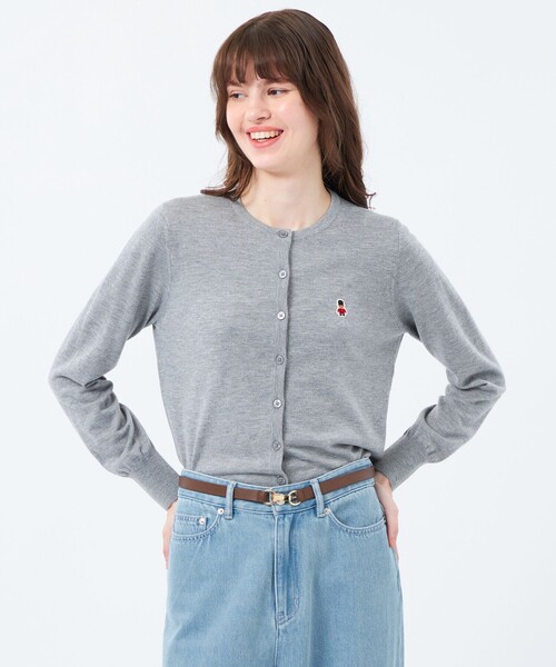 MACKINTOSH PHILOSOPHY（ﾏｯｷﾝﾄｯｼｭ ﾌｨﾛｿﾌｨｰ）の「【WEB&一部店舗限定】バッキンガムベア ワッペンニットカーディガン（カーディガン/ボレロ・レディース・ブラック/ホワイト系その他/パープル系その他4/ダークネイビー/ブラウン/グレー系その他2・38）」の3枚目の写真