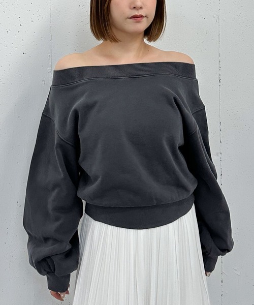 archives（アルシーヴ）の「ピグメントオフショルスウェット（スウェット・レディース・ブラウン/チャコールグレー/アイボリー・MEDIUM）」の19枚目の写真