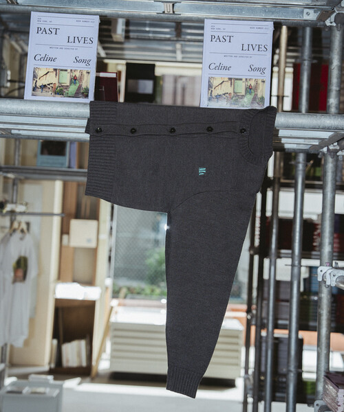 Firsthand（ファーストハンド）の「MA Firsthand/マ ファーストハンド MA ワンポイントロゴ刺繍 クルーネック ニットカーディガン（カーディガン/ボレロ・レディース・ネイビー/キャメル/チャコールグレー・FREE）」の7枚目の写真