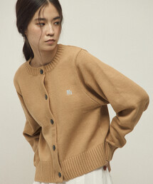 Firsthand | MA Firsthand/マ ファーストハンド MA ワンポイントロゴ刺繍 クルーネック ニットカーディガン(カーディガン/ボレロ)