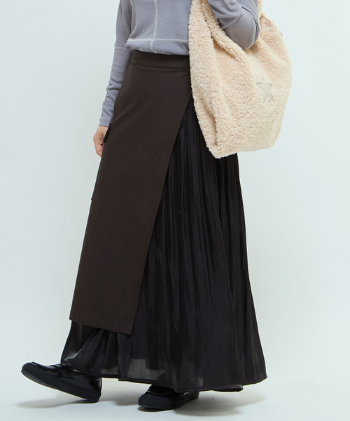 CONVERSE TOKYO(コンバーストウキョウ)の「LAYERED SKIRT(スカート・レディース・ベージュ/チャコールグレー・FREE)」の2枚目の写真