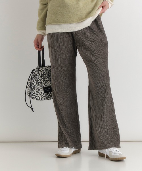 Right-on(ライトオン)の「【HONEYSUCKLE ROSE】ベロア楊柳フレアパンツ(楊柳/ベロア/フレアパンツ/シルエット/リラックス感)(その他パンツ・レディース・ブラック/カーキブラウン/ライトグレー・S/M/L)」の3枚目の写真
