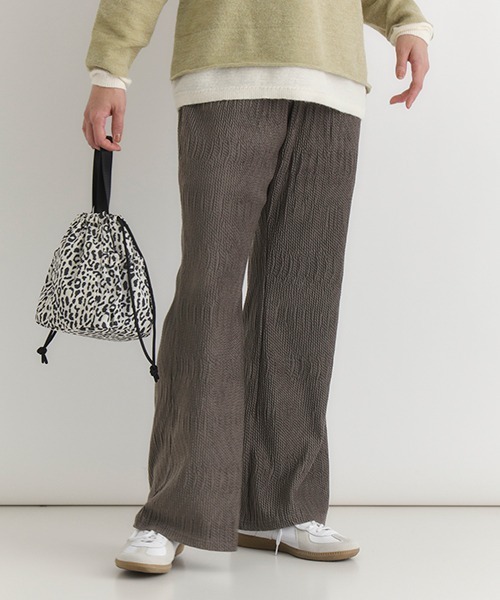 Right-on(ライトオン)の「【HONEYSUCKLE ROSE】ベロア楊柳フレアパンツ(楊柳/ベロア/フレアパンツ/シルエット/リラックス感)(その他パンツ・レディース・ブラック/カーキブラウン/ライトグレー・S/M/L)」の19枚目の写真