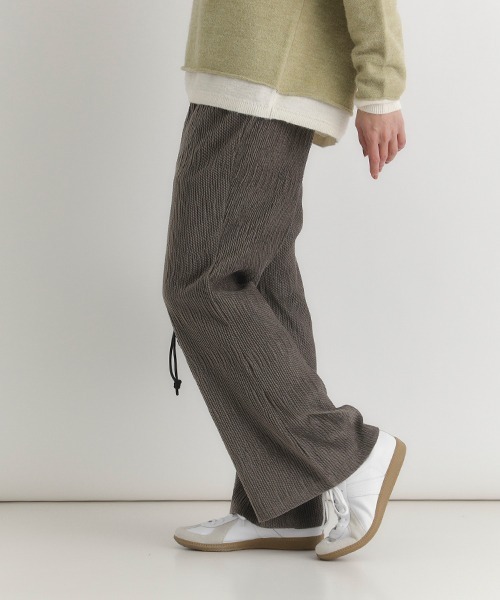 Right-on(ライトオン)の「【HONEYSUCKLE ROSE】ベロア楊柳フレアパンツ(楊柳/ベロア/フレアパンツ/シルエット/リラックス感)(その他パンツ・レディース・ブラック/カーキブラウン/ライトグレー・S/M/L)」の20枚目の写真