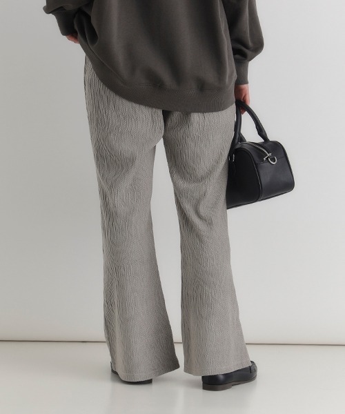 Right-on(ライトオン)の「【HONEYSUCKLE ROSE】ベロア楊柳フレアパンツ(楊柳/ベロア/フレアパンツ/シルエット/リラックス感)(その他パンツ・レディース・ブラック/カーキブラウン/ライトグレー・S/M/L)」の16枚目の写真