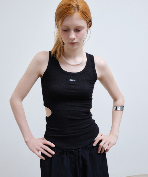 NICK&NICOLE(ニックアンドニコール)の「OPENING SLEEVELESS TOP_BLACK(Tシャツ/カットソー・レディース・ブラック・FREE)」の2枚目の写真