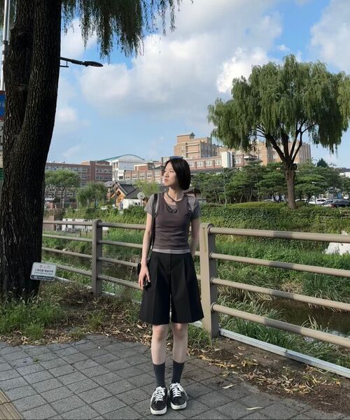 MUSINSA STANDARD WOMAN（ムシンサスタンダードウーマン）の「ウーマンズワイドバミューダ隠しバンディングハーフスラックス[ブラック]（スラックス・レディース・その他・34/32/30/31/24/25/26/27/28/29）」の9枚目の写真