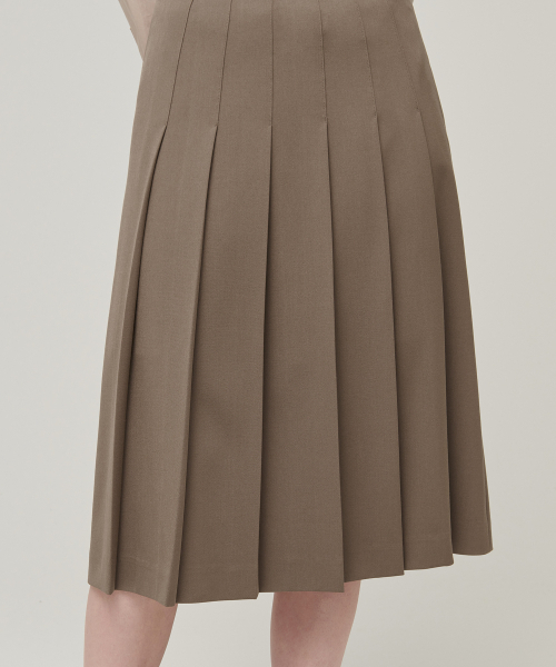MUSINSA STANDARD WOMAN(ムシンサスタンダードウーマン)の「レディースプリーツミディスカート【ライトブラウン】(スカート・レディース・その他・SMALL/MEDIUM/LARGE/X-SMALL)」の5枚目の写真
