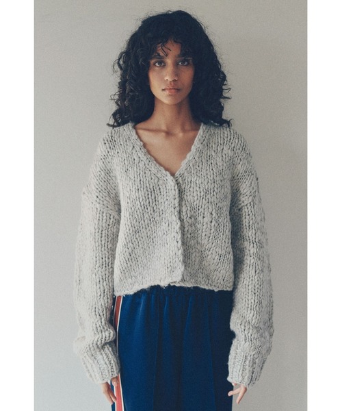 YOOU(ユー)の「ビックスラブショートカーディガン/Vネックデザイン × ルーズシルエット(ニット/セーター・レディース・ホワイト/レッド/グレー・FREE)」の11枚目の写真