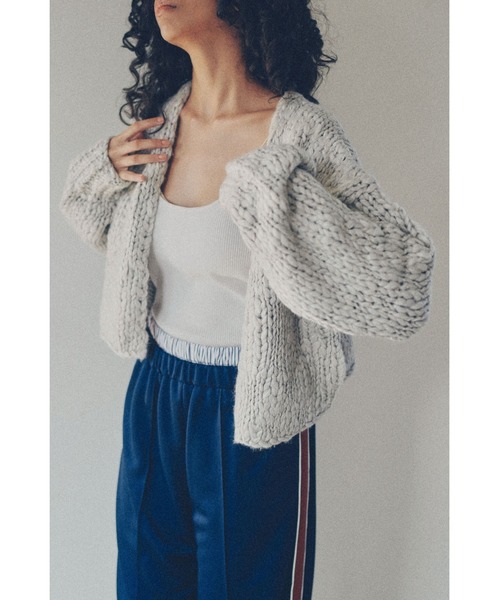 YOOU(ユー)の「ビックスラブショートカーディガン/Vネックデザイン × ルーズシルエット(ニット/セーター・レディース・ホワイト/レッド/グレー・FREE)」の17枚目の写真