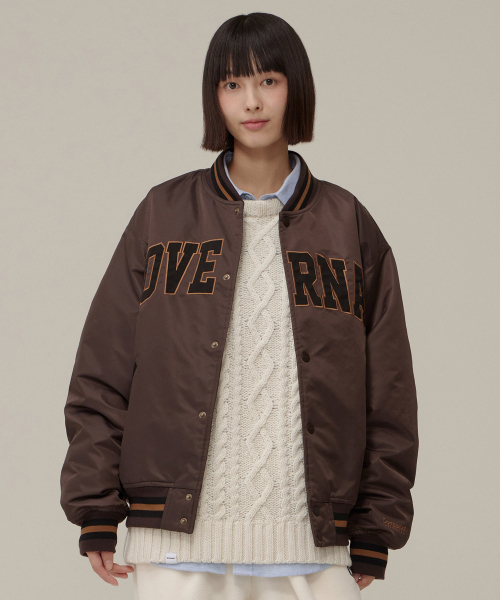 COVERNAT(カバーナット)の「アーチロゴサテンバスティブラウン(その他アウター・レディース・その他・SMALL/MEDIUM/LARGE/X-LARGE)」の1枚目の写真