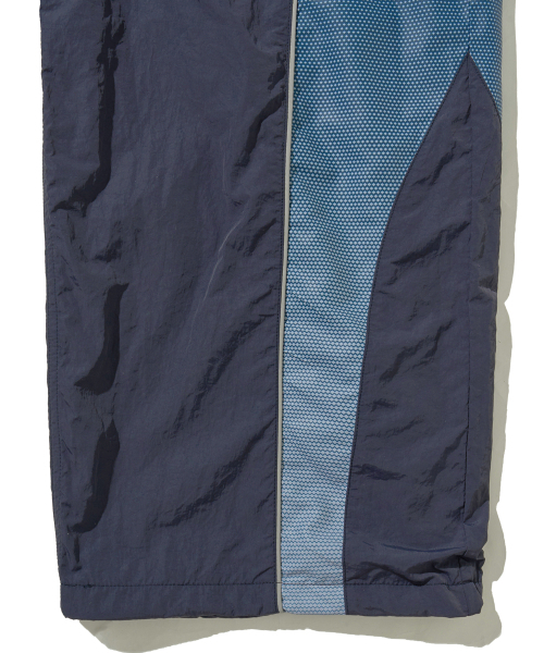 PHYPS MOTORCYCLE（フィップスモーターサイクル）の「Speed Track Solid nylon Pants Navy（スウェットパンツ・レディース・その他・SMALL/MEDIUM/LARGE/X-LARGE）」の2枚目の写真