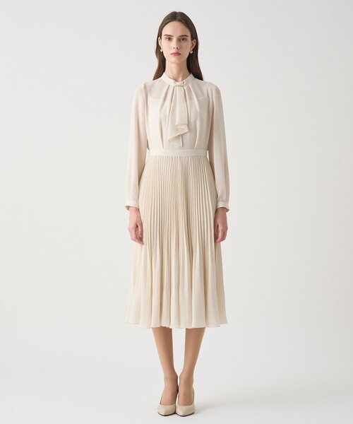 ANAYI（アナイ）の「【Eternal Line 2026】シアードビープリーツボウ ワンピース（ワンピース・レディース・ブルー/アイボリー/ネイビー/ピンク・36/38/34）」の5枚目の写真