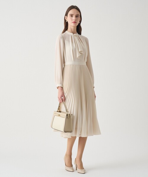 ANAYI（アナイ）の「【Eternal Line 2026】シアードビープリーツボウ ワンピース（ワンピース・レディース・ブルー/アイボリー/ネイビー/ピンク・36/38/34）」の9枚目の写真