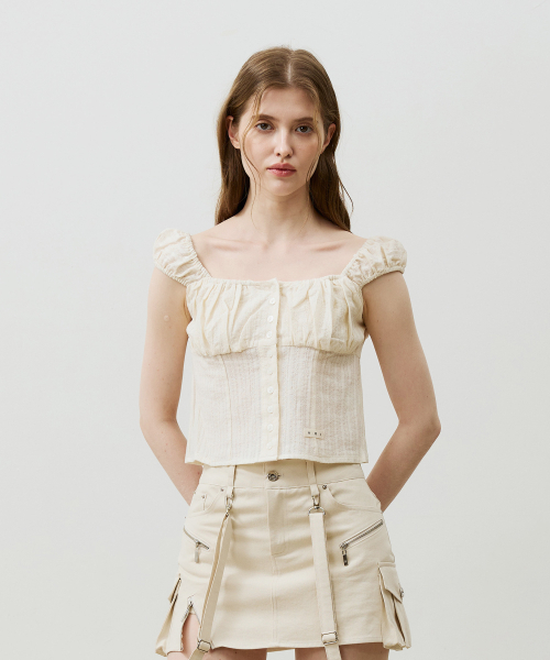 ARI(アリ)の「CUDDLY SLEEVELESS TOP / BEIGE(シャツ/ブラウス・レディース・ベージュ・FREE)」の5枚目の写真