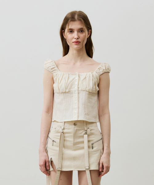 ARI(アリ)の「CUDDLY SLEEVELESS TOP / BEIGE(シャツ/ブラウス・レディース・ベージュ・FREE)」の6枚目の写真